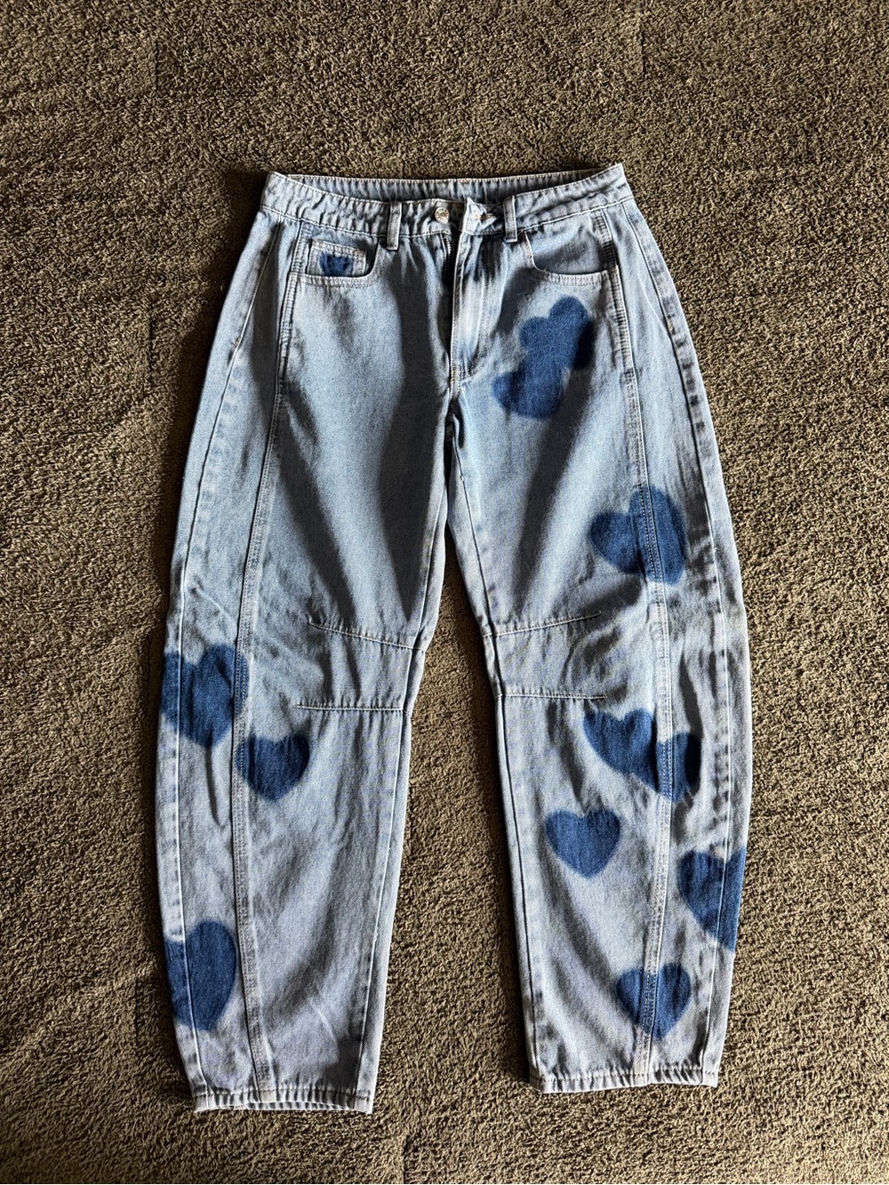 Difdandy Light Wash Heart Print Barrel Jeans Size M - Picture 2 of 4